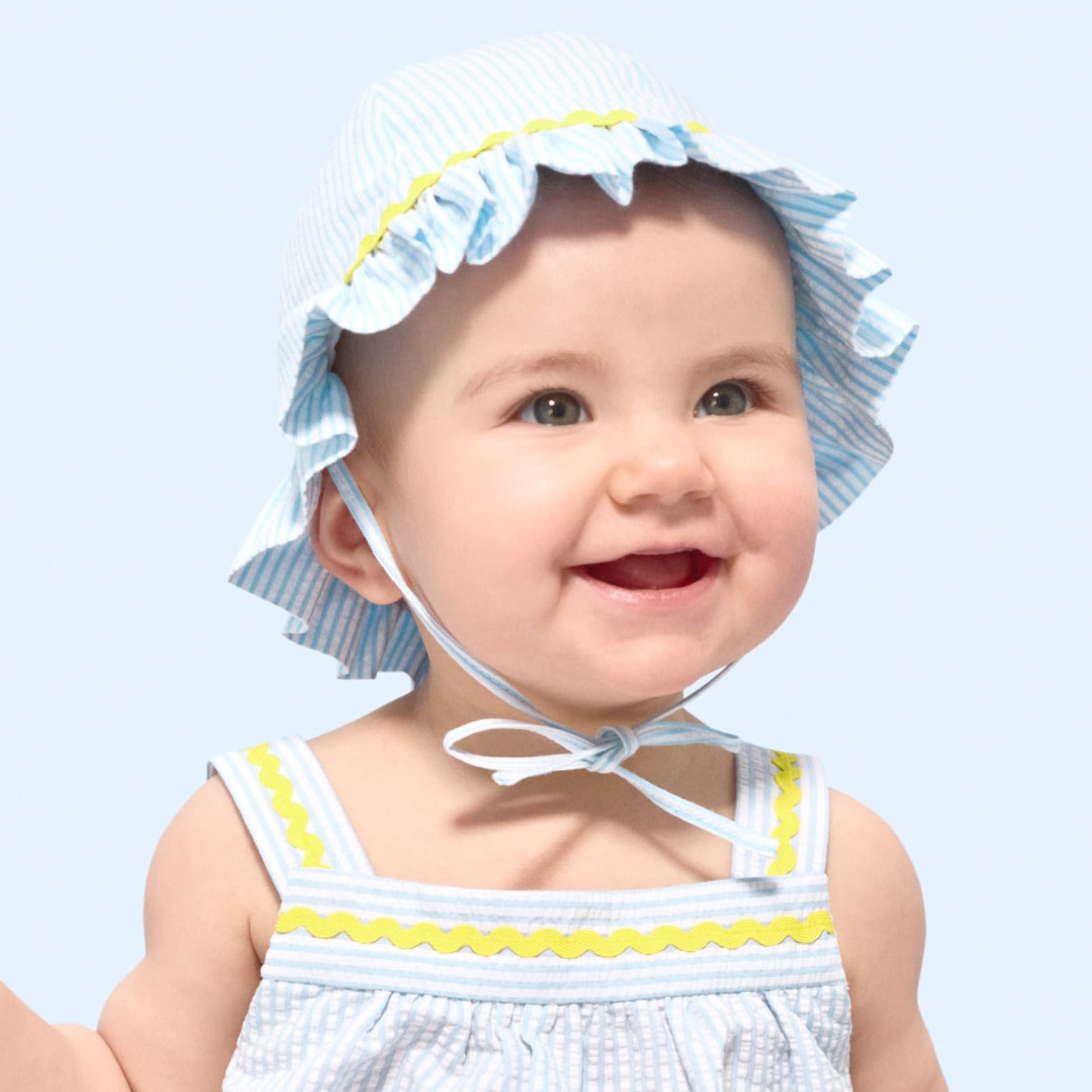 Baby girl romper in striped seersucker cotton - blanc/bleu